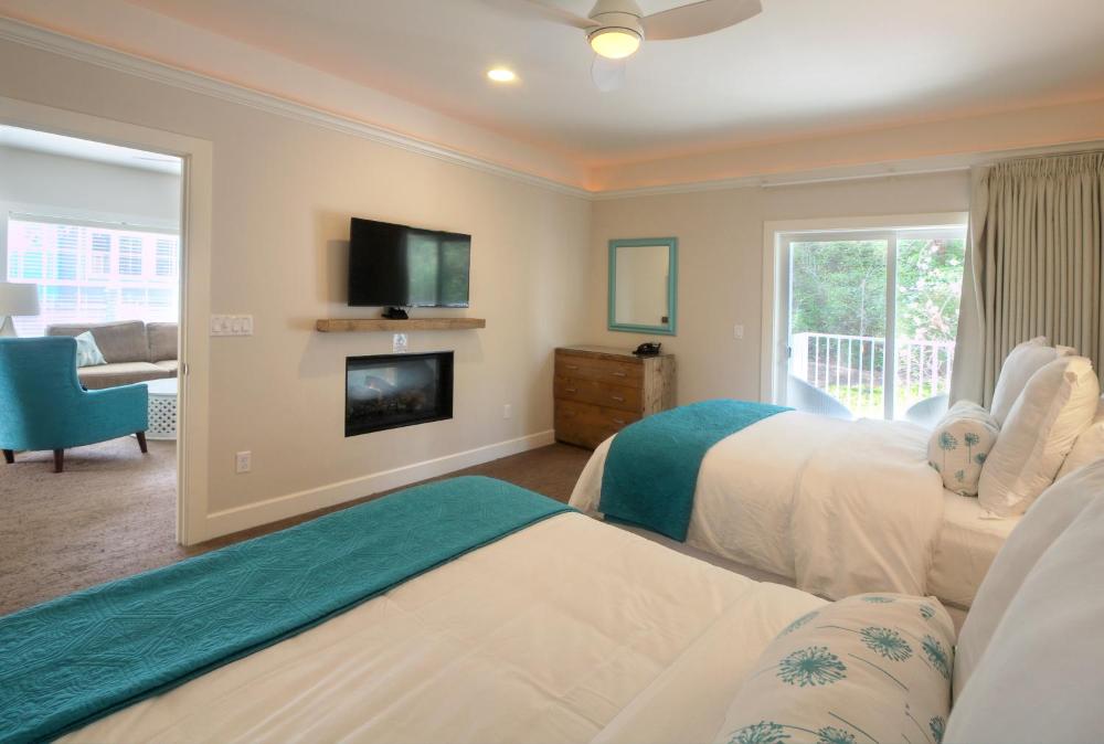 Deluxe Queen Suite interior